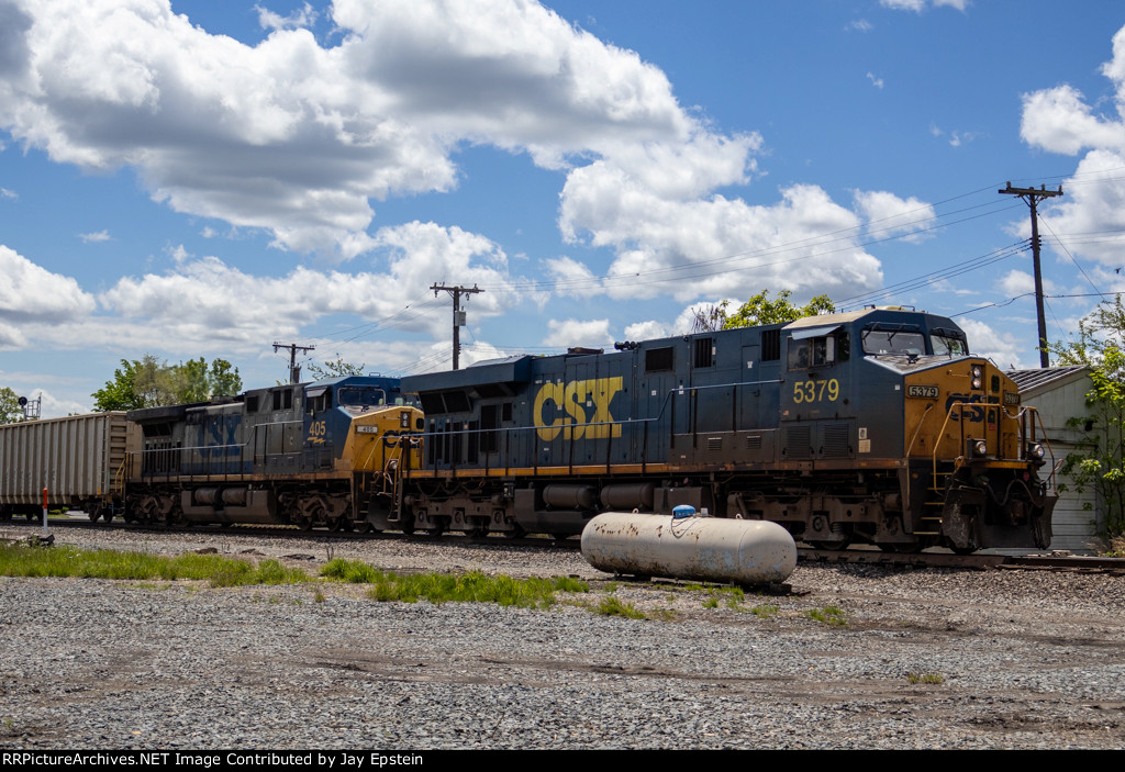CSX 5379 leads a train north on the Saginaw Sub